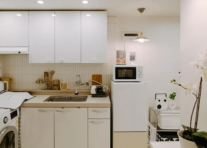 Hongik Univ Station Yeonnam Cozy Airport Railroad 2 Queen Beds Appartamento Seul